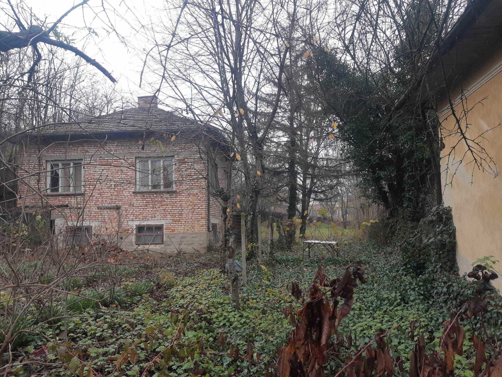 Къща в село Лозица