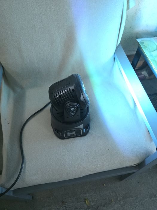 Mini led moving head rotativ cu telecomanda bun pentru party