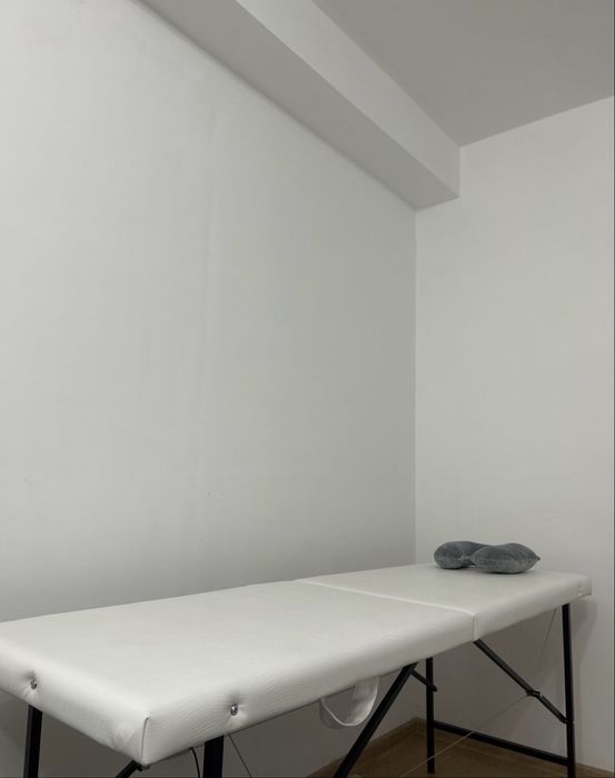 Продам кушетку с лампой для наращивания/ламинирования