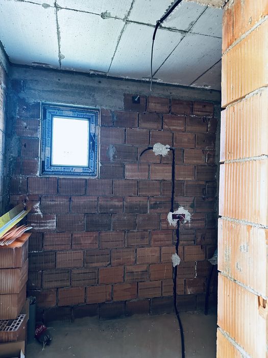 Vand casa la intrare in tarlungeni langa Pepco