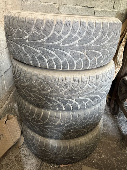 Комплект зимних шин