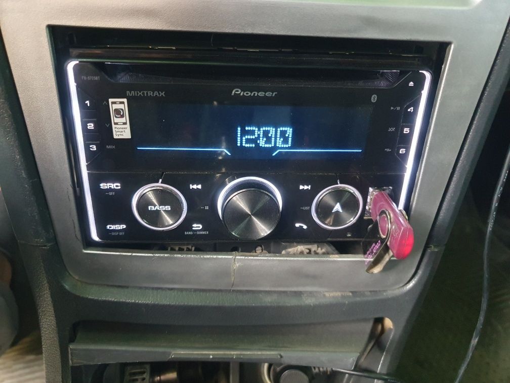 Pioneer 725 bt sotiladi