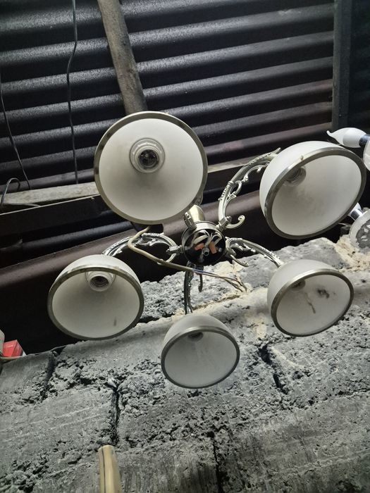 Продам люстру 5 рожков