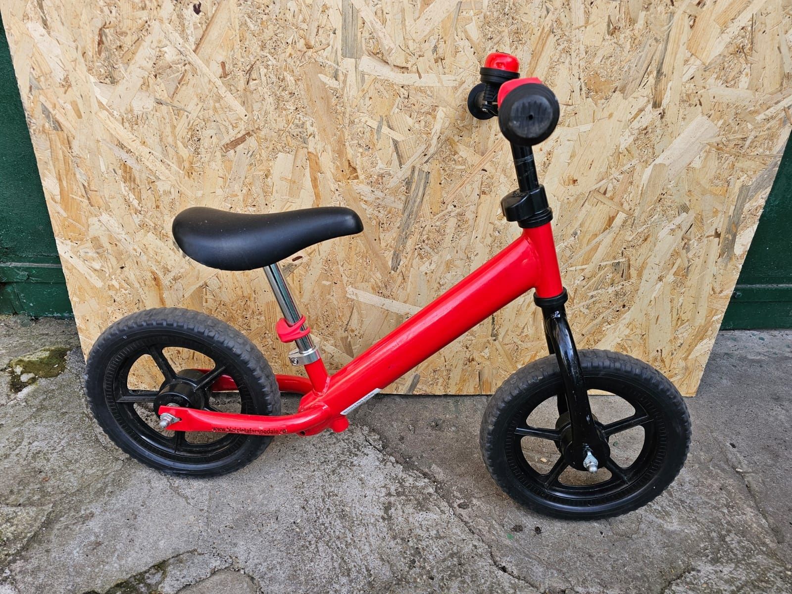 Bicicleta fara pedale (balance bike)