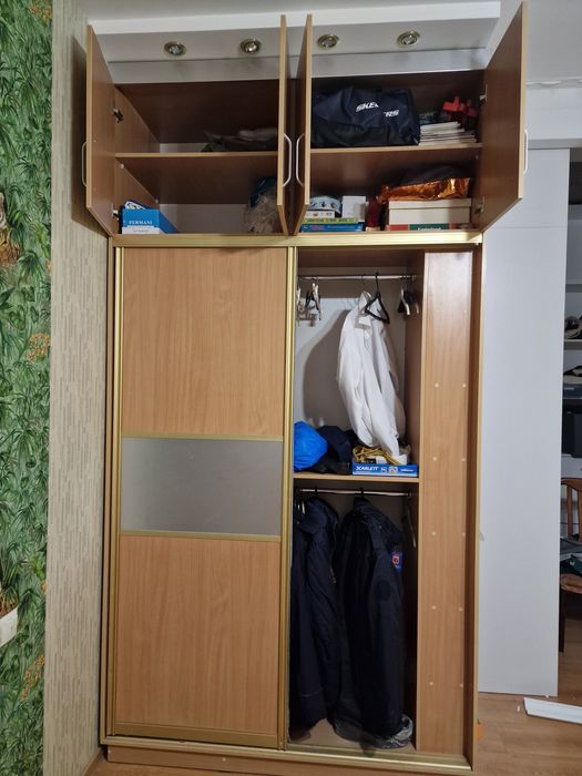 Шкаф в отличном состояний.