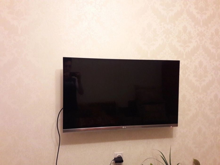 телевизор LG -BM LDS302