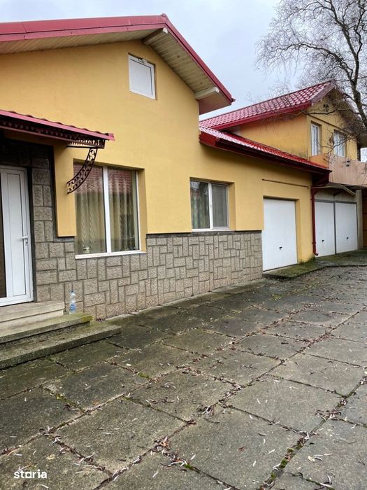 Baicoi — 2 corpuri de casa - 135000 Euro