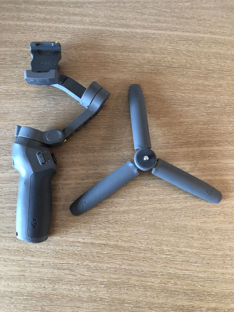 Электронный стабилизатор DJI Osmo Mobile 3 Combo