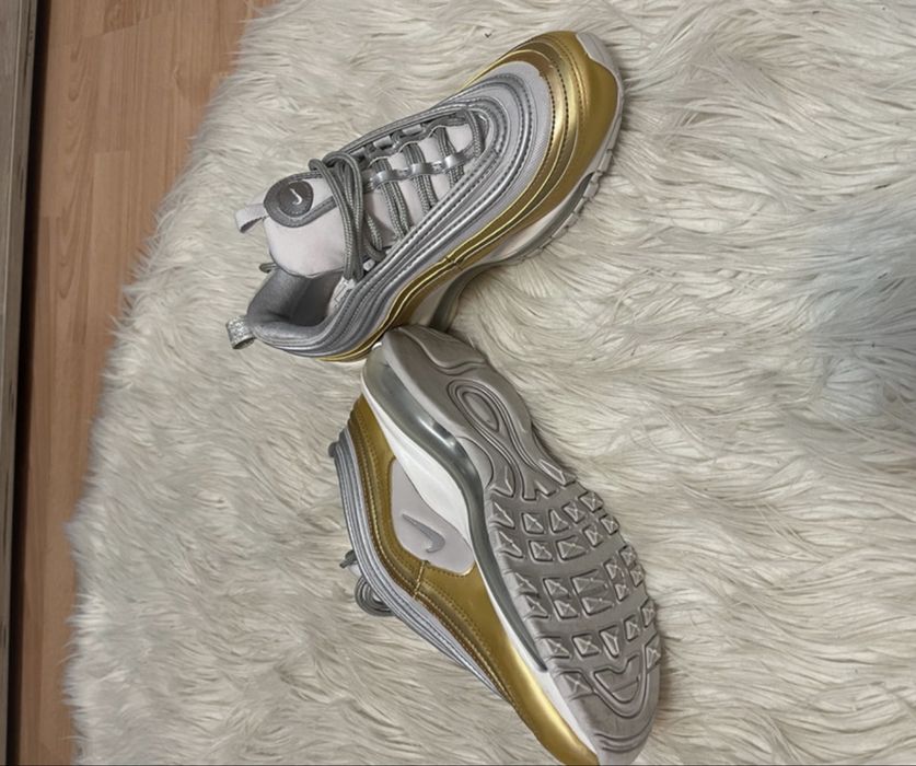 Adidasi nike gold