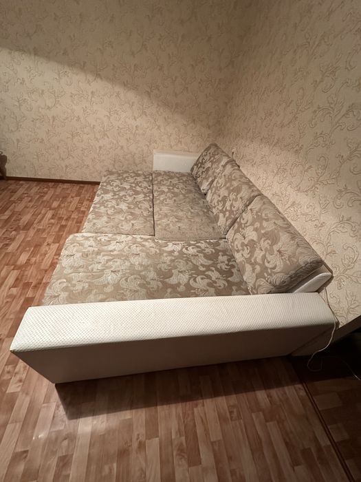 Продаю диван  в нормальном состоянии