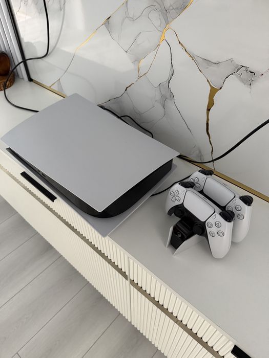 Плейстейшн5 Продам или обмен на комп ноут предлагайте варианты