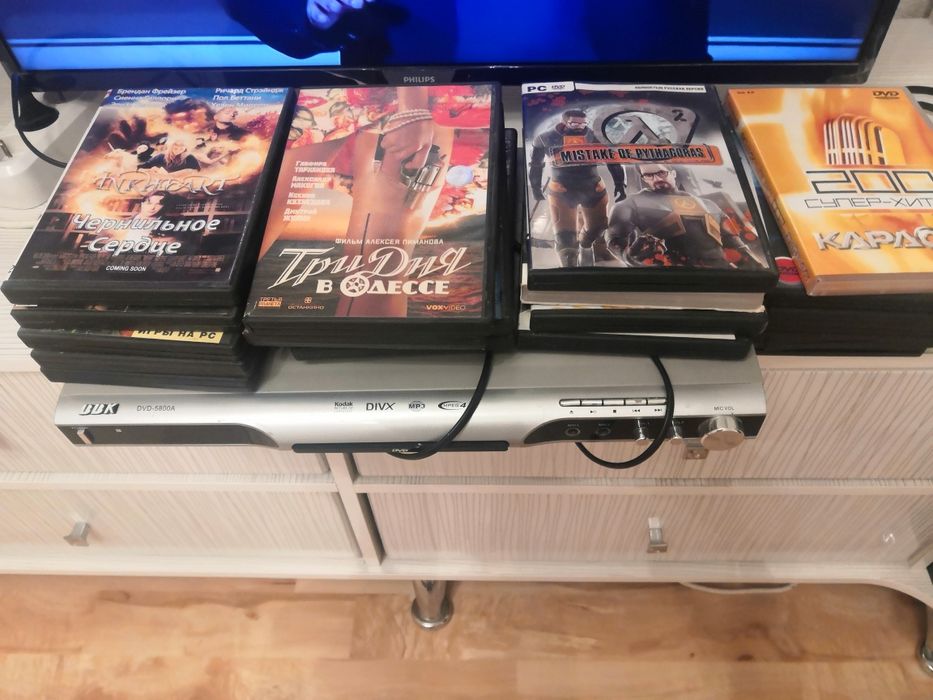 Продам недорого б/у DVD с дисками