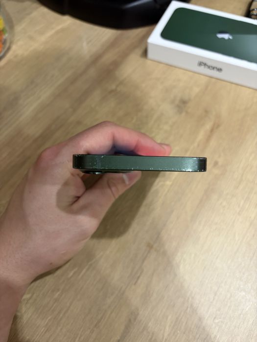 Продавам Iphone 13 64GB