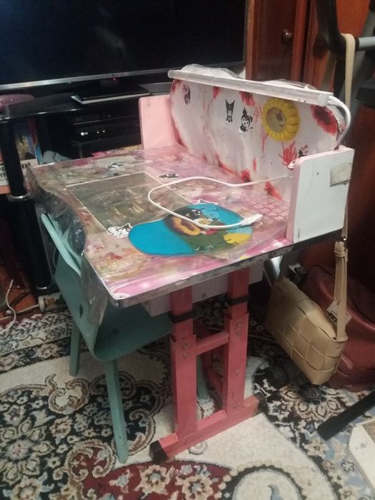 Парта детская розовая со стулом