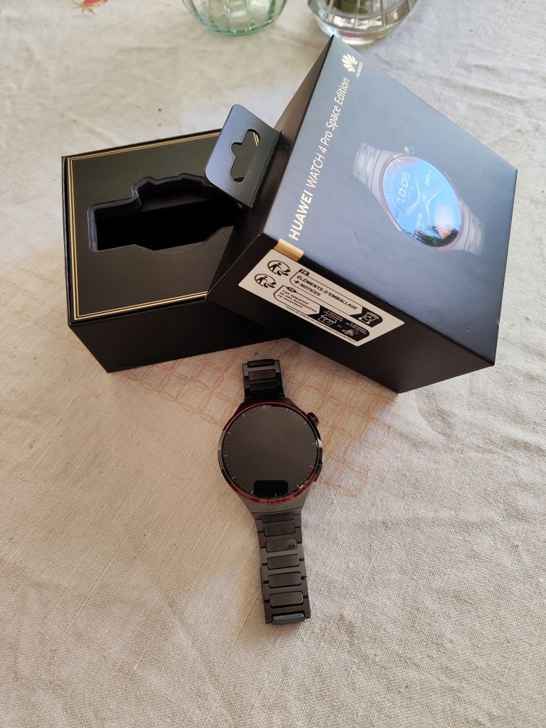 Продавам смарт часовник HUAWEI WATCH 4 Pro LTE  48 Space Edition 48mm