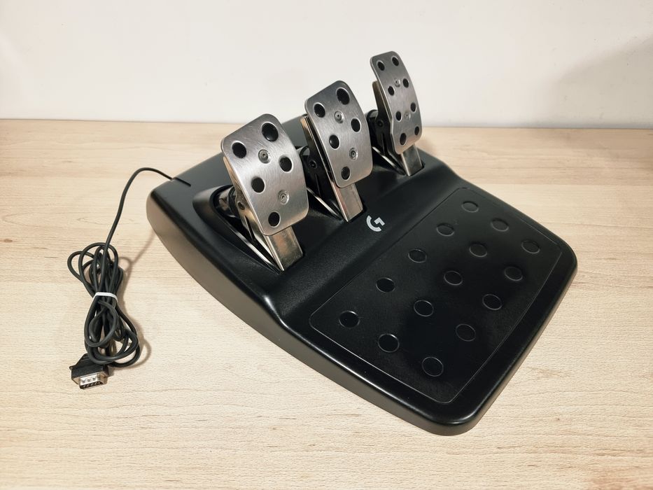 Волан с педали Logitech G923 Racing Wheel за Playstation 4,5 и PC