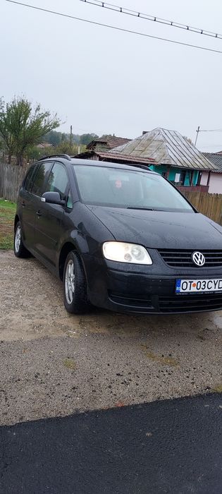 Vând Volkswagen Touran