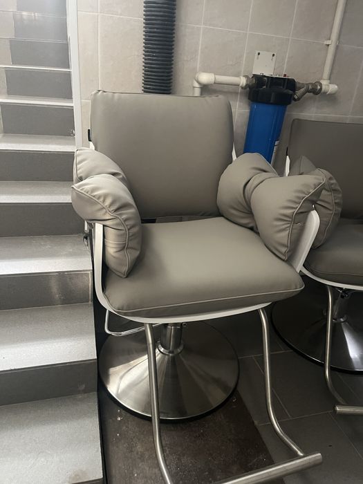 Продам кресло парикмахера