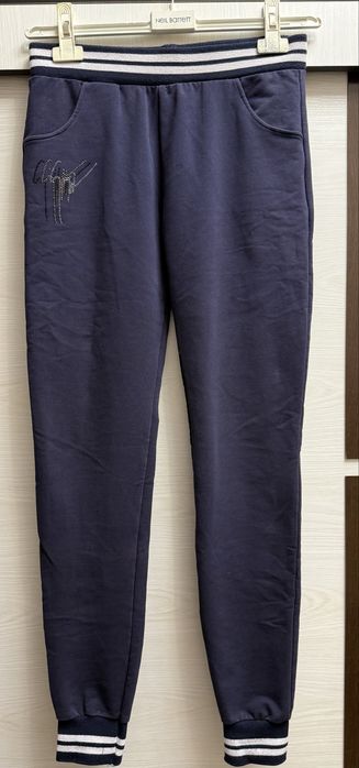 Женский спортивный костюм