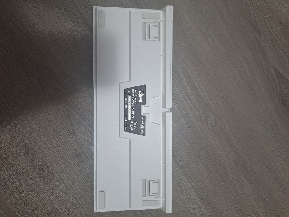 Vând tastatura royal kludge rk87 (key cap puller inclus) noua