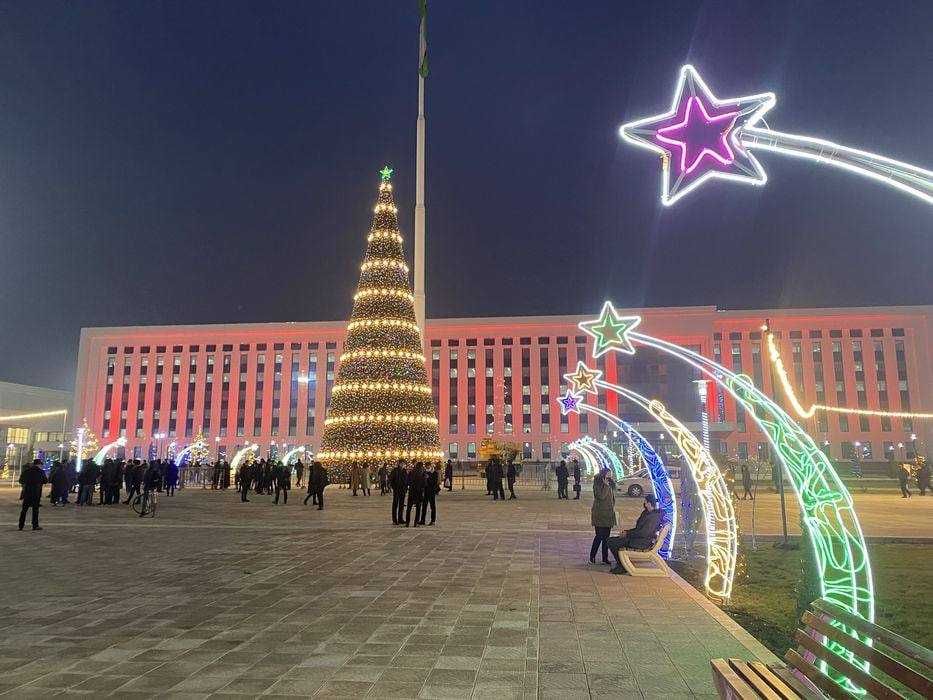 Ёлка Новогодняя  Президентская Prizident Archasi Yangi yil uchun