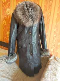 Продам демисезонное кожаное пальто
