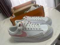 Adidasi Nike dama noi !