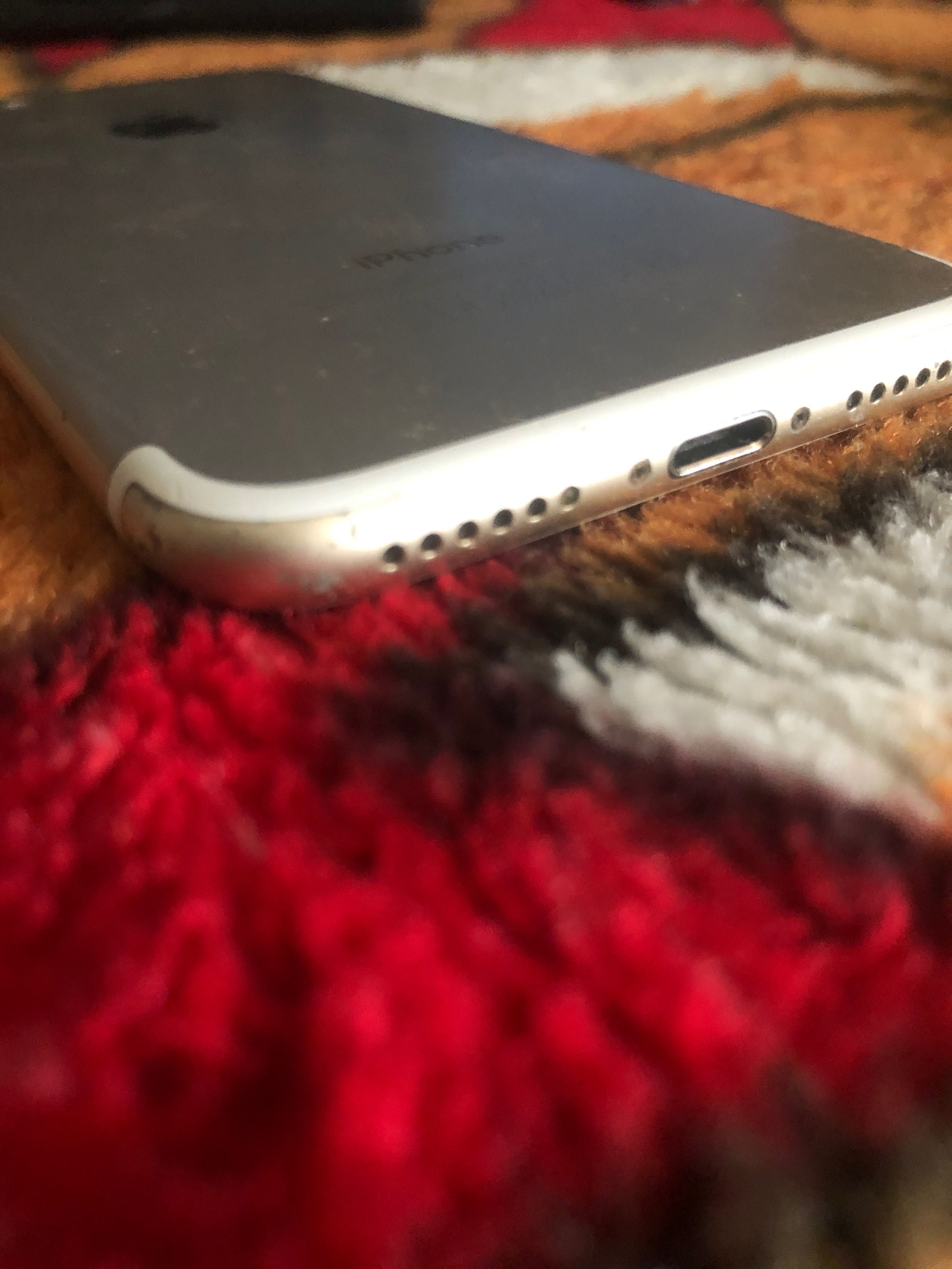 Iphone 7  citiți descrierea pentru mai multe informați