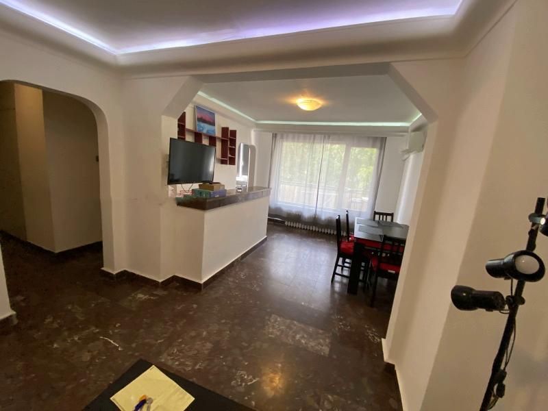Дава се под наем Четиристаен апартамент в София, Изток - 122 кв.м за 900 € - Снимка #1