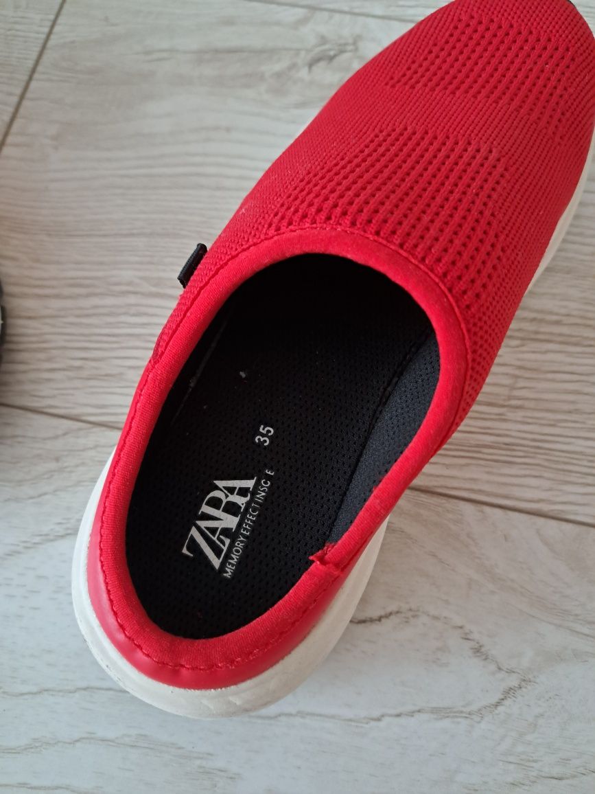 Adidasi papuci  saboti zara slapi marimea 33 34 cu 21.4 cm