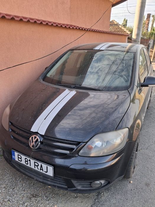 Vand masina Wolkswagen golf 5 plus+  defect( probabil probleme la moto