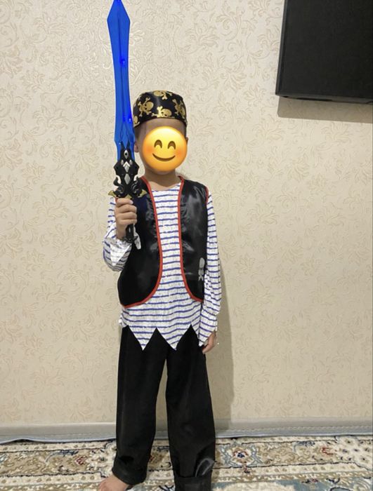 Продам новогодний костюм пирата