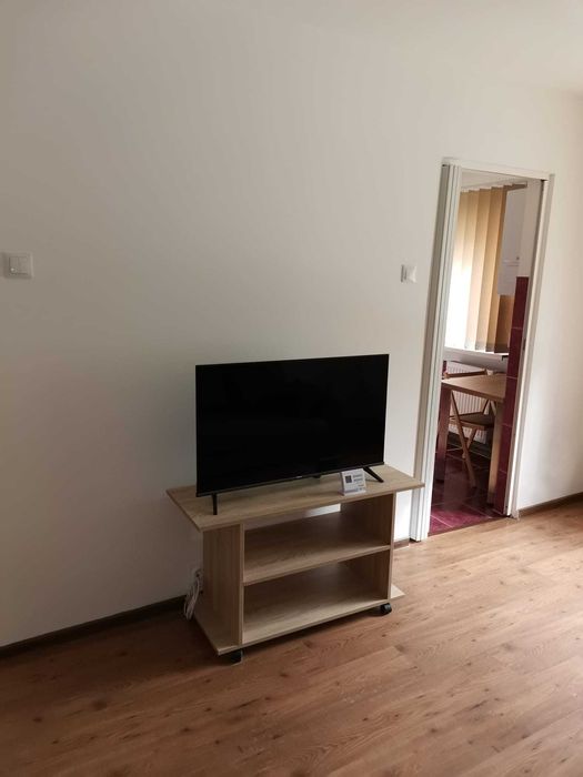 Central, dau in chirie garsoniera mobilata