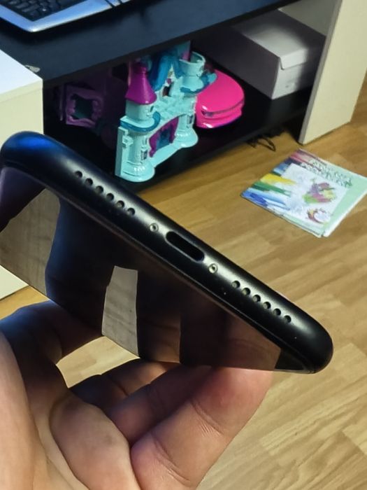 Vând sau Schimb Apple iPhone XR Negru Impecabil