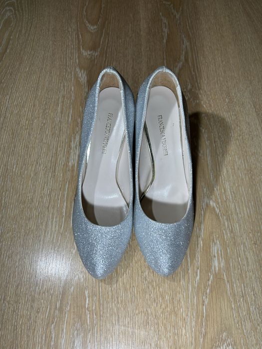 Елегантни обувки и чанта, носени веднъж.