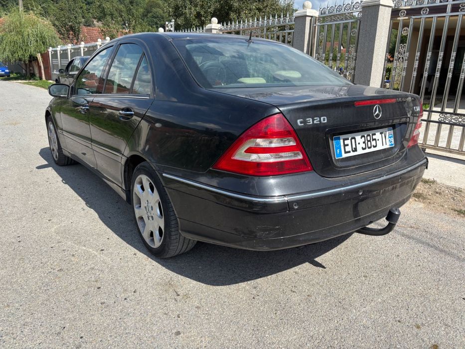 Mercedes C320 CDI V6 224CP CUTIE 7G DESIGNO