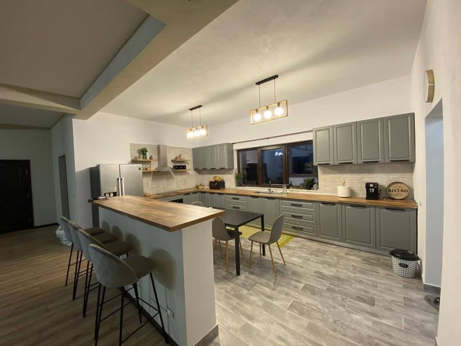 Mobila la comanda, bucătărie, dressing, baie, hol, living etc