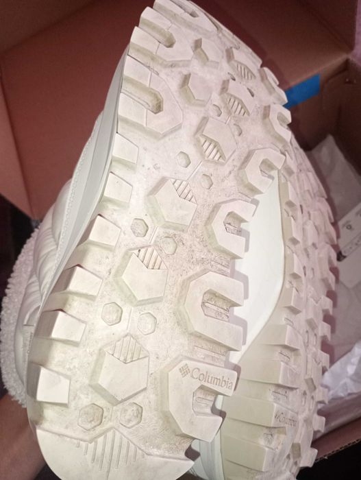 Дамски зимни боти Columbia orig бели,без закопчаване меки топли удобни