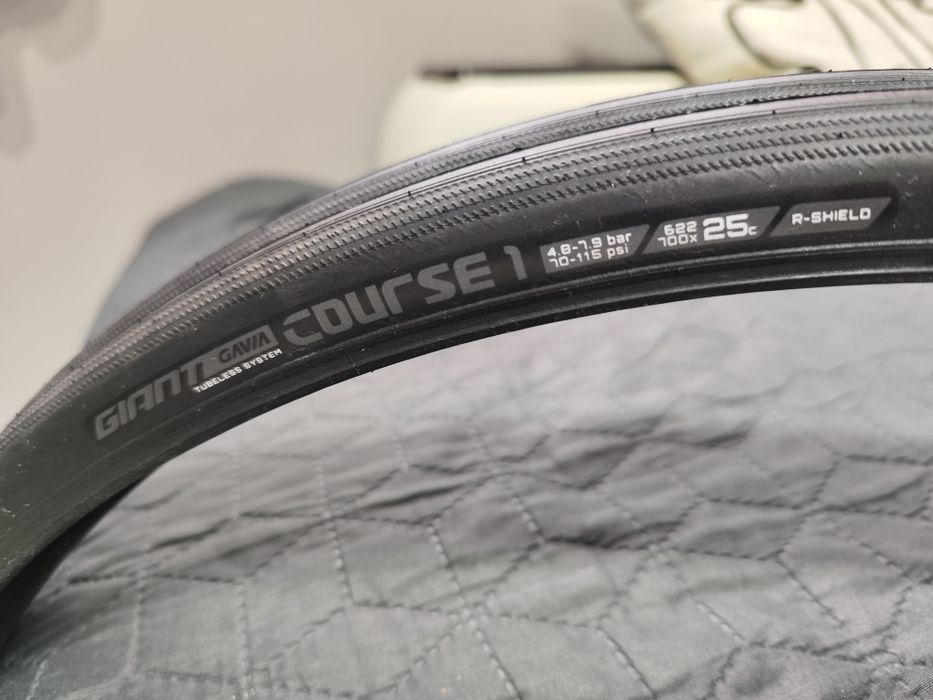 Гума външна 700-25C GIANT GAVIA COURSE 1 Tubeless Ready безкамерна