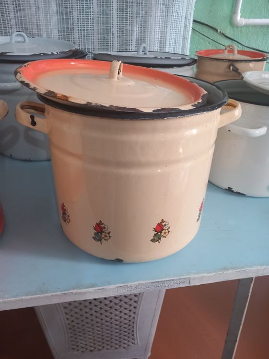 Кастрюля большая