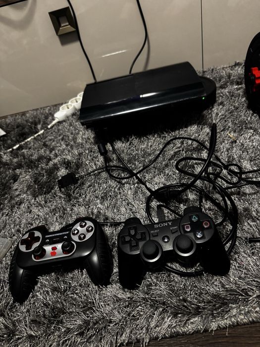 Playstation 3 super slim cu 2 controllere si 6 jocuri