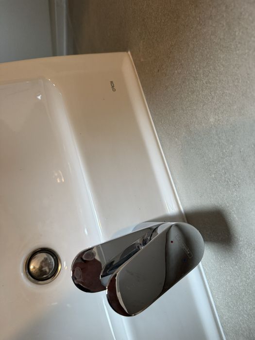 Vand 2 seturi mobilier baie (chiuveta/dulap/oglinda)