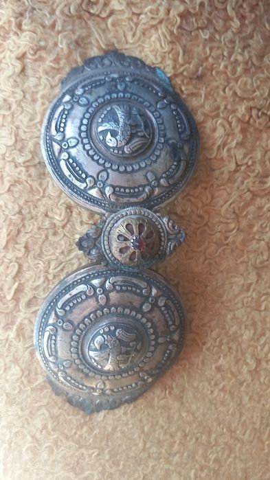 Продавам сребърни пафти от 18 век.