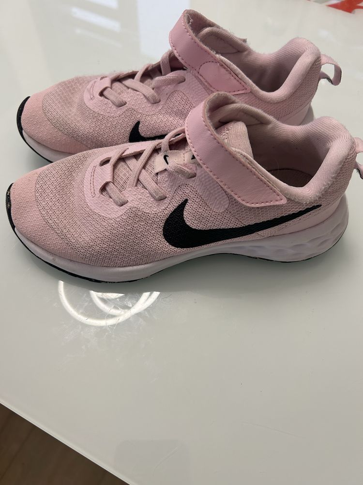 Маратонки Nike!!!