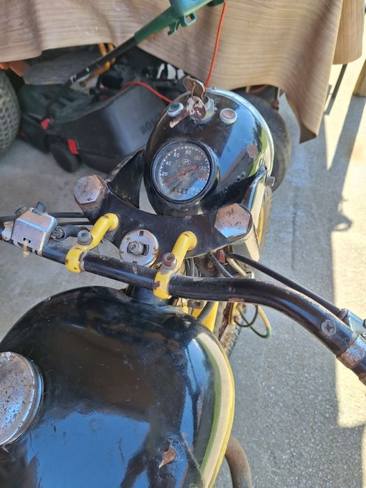 Motocicleta ij 56