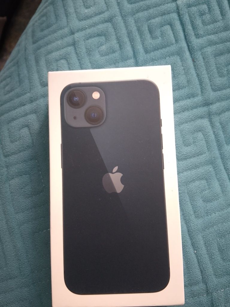 Продам iPhone 13