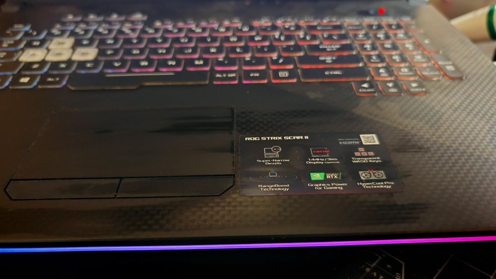 Laptop Gaming ASUS ROG GL704GV cu procesor Intel i7-8750H RTX 2060
