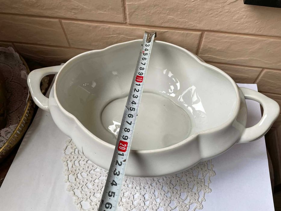 Красив голям и стар български супник на Изида с рисувани шипки