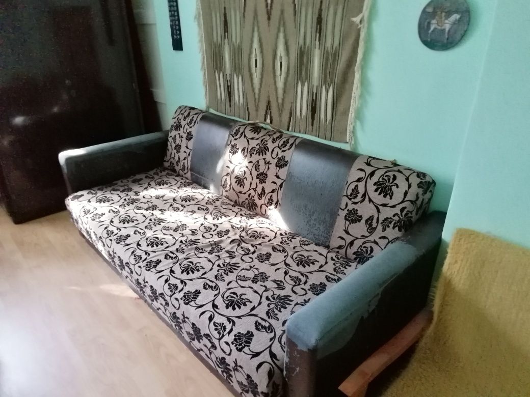 Canapea extensibila din lemn masiv, 125x190 cm