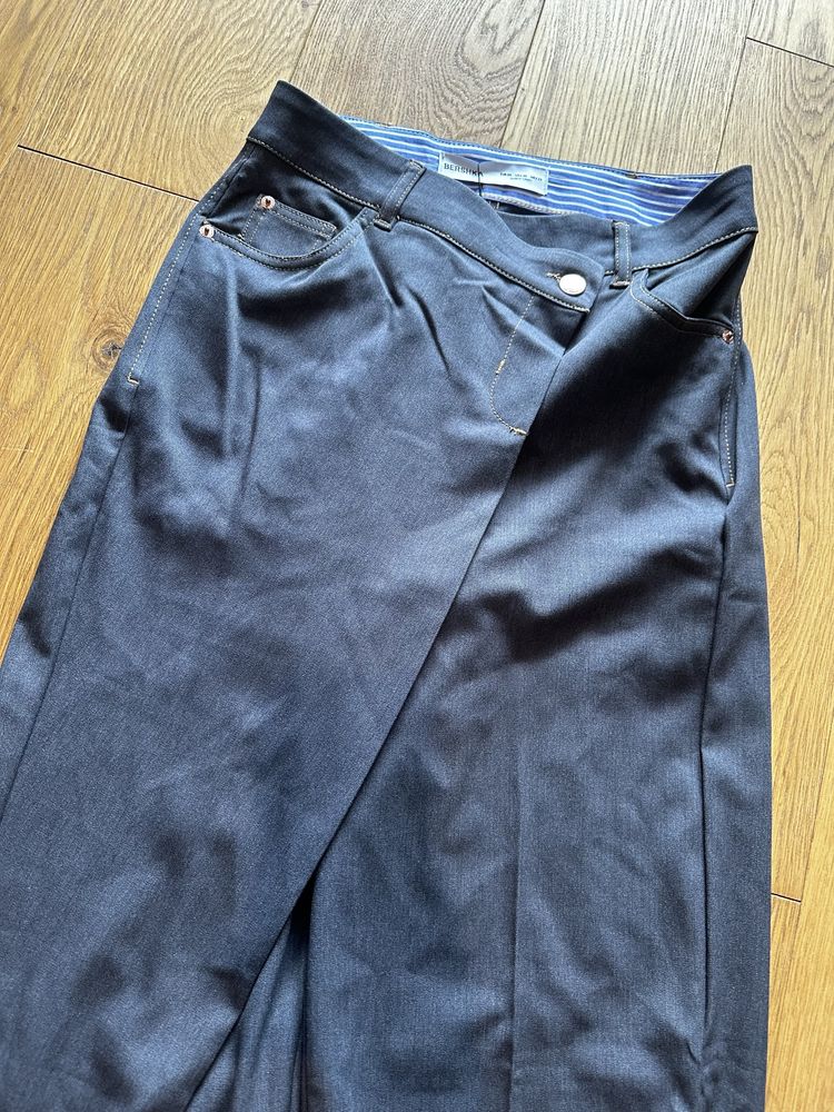 Pantaloni Bershka 34-36